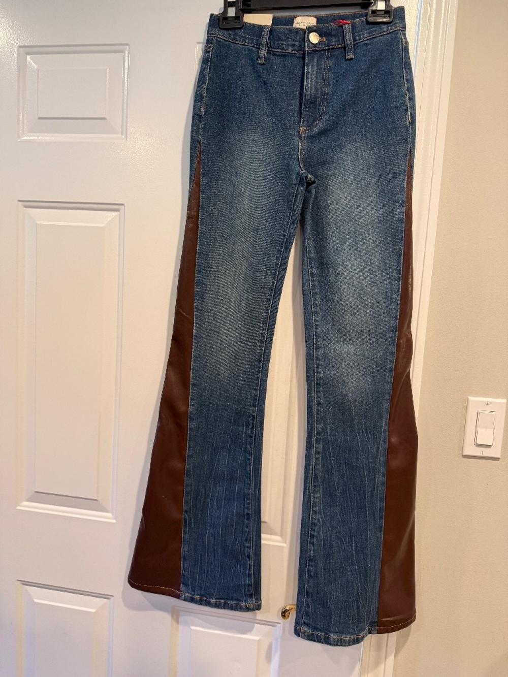 NWT Alice + Olivia High Rise Faux Leather Godet Flare Jeans Vintage Blue sz 24